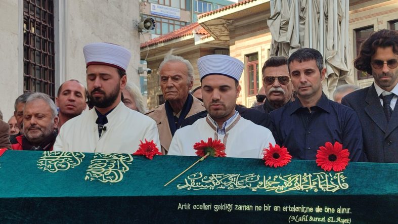 ENGİN ÇAĞLAR SON YOLCULUĞUNA UĞURLANDI.