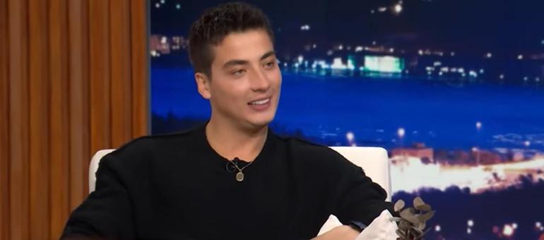 Atakan Özkayadan hem aşk hem Barcelona itirafı Sabahları 8 kez yüzümü yıkarım