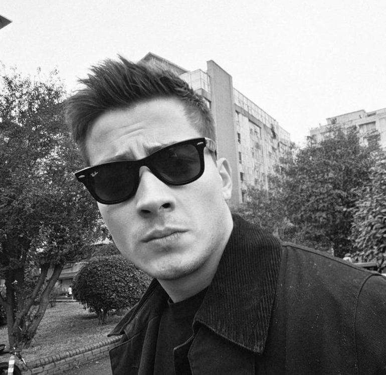 Atakan Özkayadan hem aşk hem Barcelona itirafı Sabahları 8 kez yüzümü yıkarım