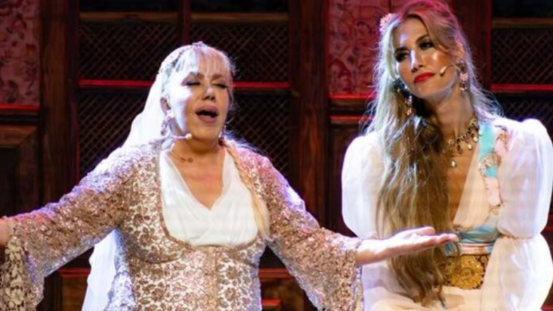 Kavga Büyüdü Çağla Tostunu Yesin