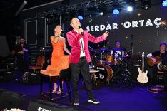 İzmir Yeni Yıla Serdar Ortaç İle Merhaba Dedi