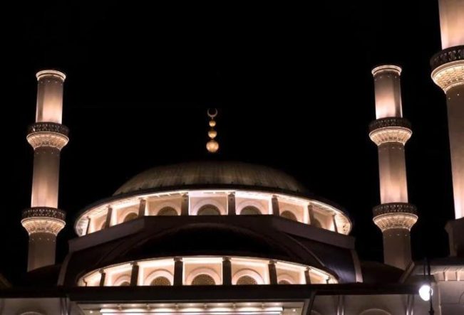 MİLLET CAMİİ’NDE KADİR GECESİ ÖZEL YAYINI