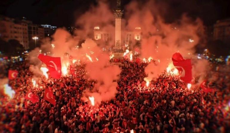 Sinan Akçıldan Tribünleri Coşturacak Milli Takım Marşı: Türkler Geliyor